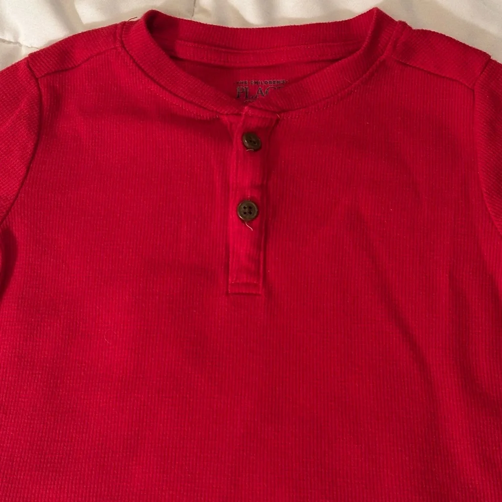 💥 $5 if bundled - 3T The Children’s Place Waffle Knit Red Henley Shirt